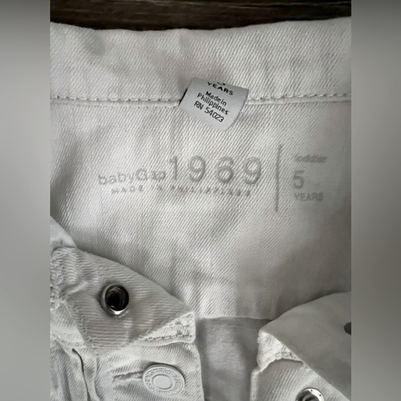 Girls Gap White Jean Jacket - Size 5 - Snap Button Up - Picture 3 of 3